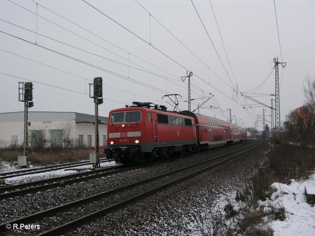 111 148-3 zieht den RE 4244 Nrnberg HBF mit etwas versptung durch Obertraubling. 09.01.10

