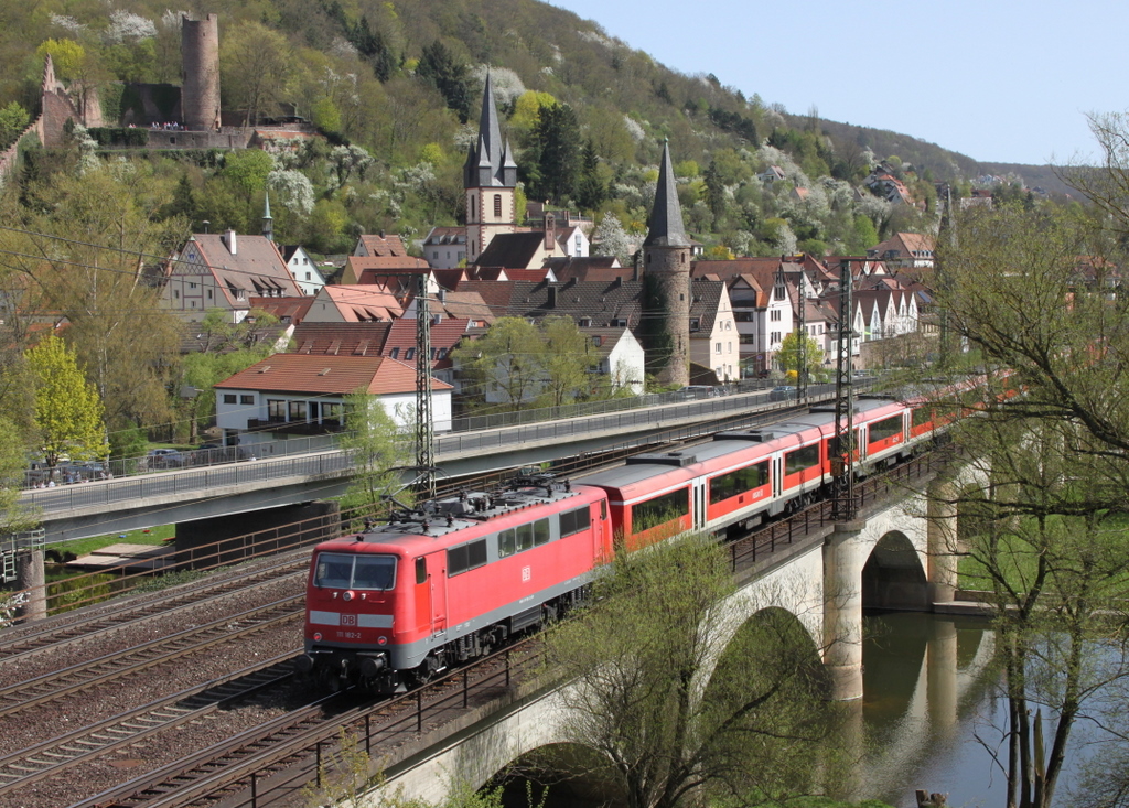 111 182 mit RE nach Wrzburg am 10.04.11 in Gemnden