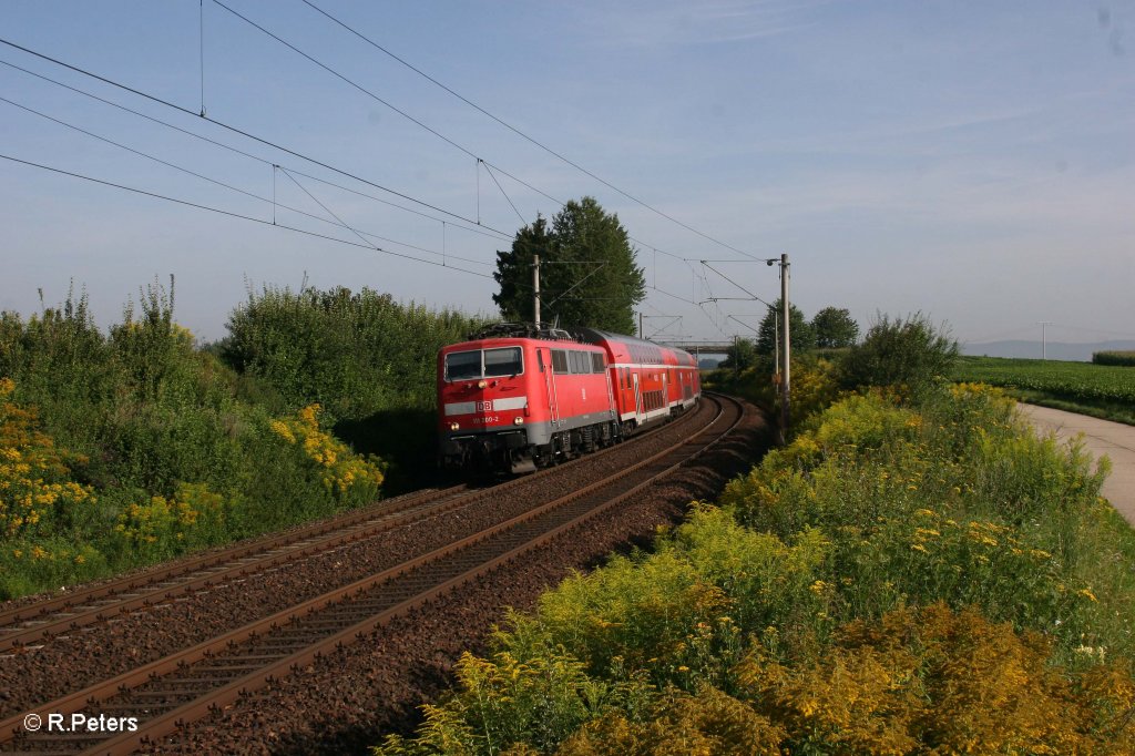 111 200-2 mit RE4255 nach Mnchen bei Altegolsheim. 03.08.11