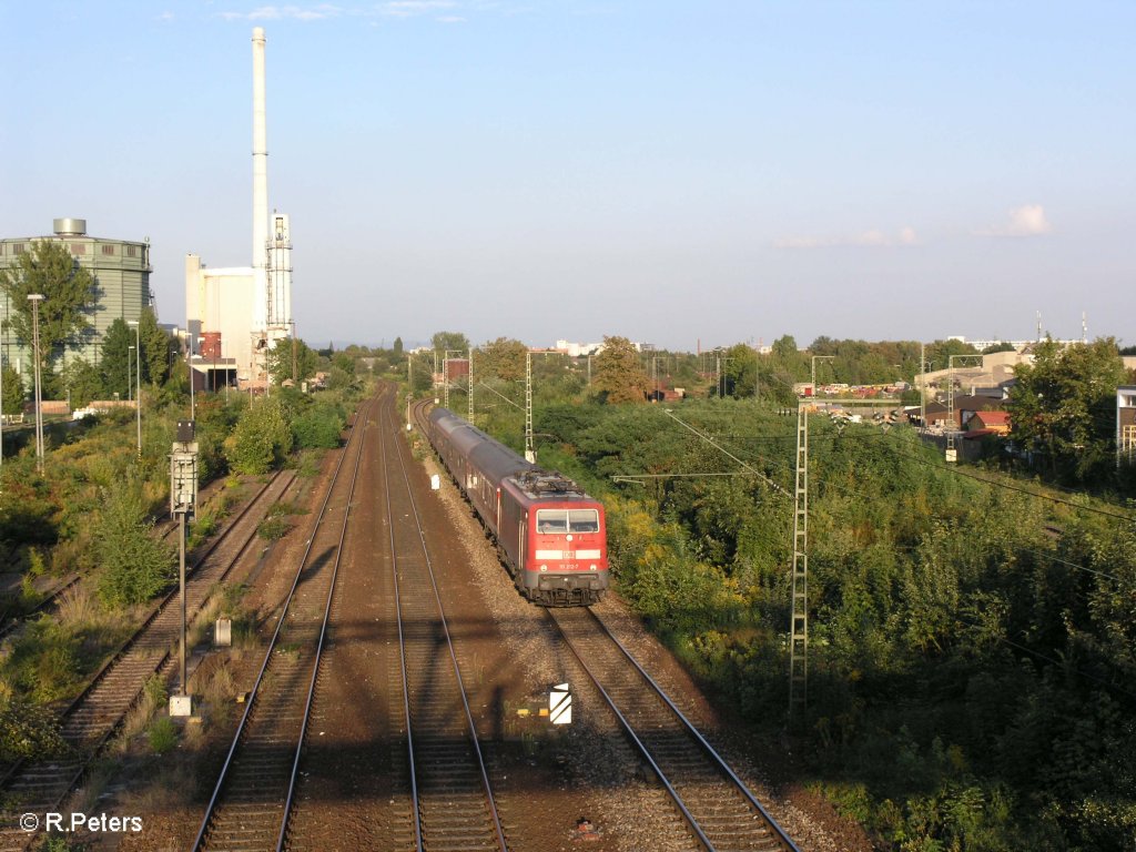 111 212-7 fhrt mit der RB32100 Neumarkt (Oberpfalz) in Regensburg ein. 27.08.09
