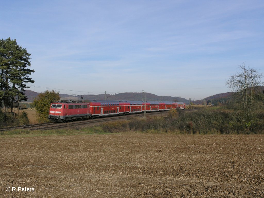 111 218-4 mit RE 4248 Mnchen – Nrnberg bei Darshofen. 29.10.10
