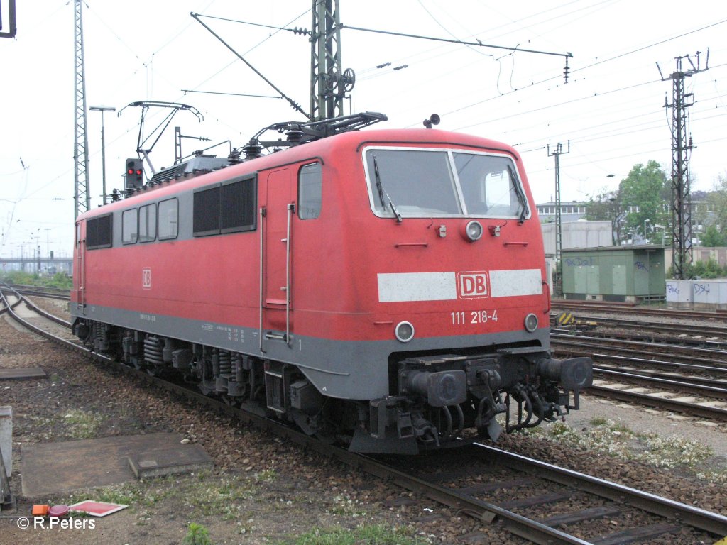 111 218-4 rangiert in Regensburg HBF. 01.05.09