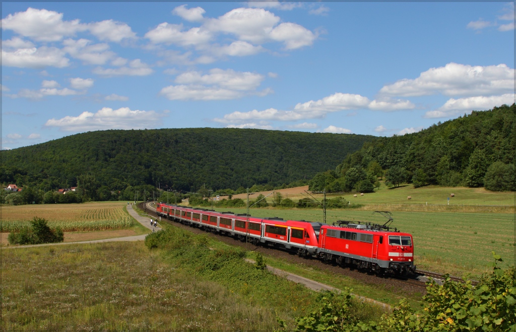 111 221 mit einer Modusgarnitur am 12.08.12 in der Nhe von Harrbach