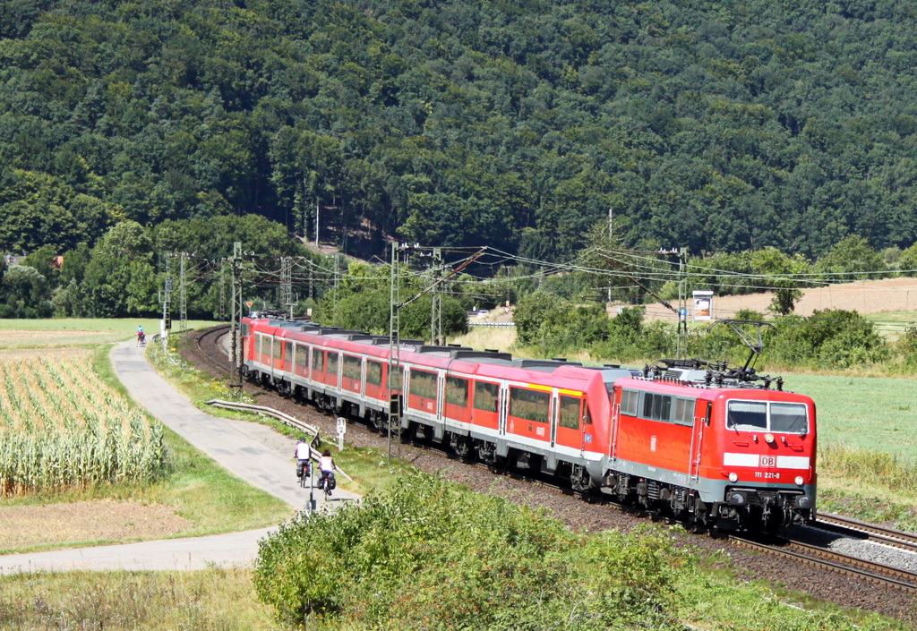 111 221 mit RE nach Wrzburg am 12.08.12 bei Harrbach