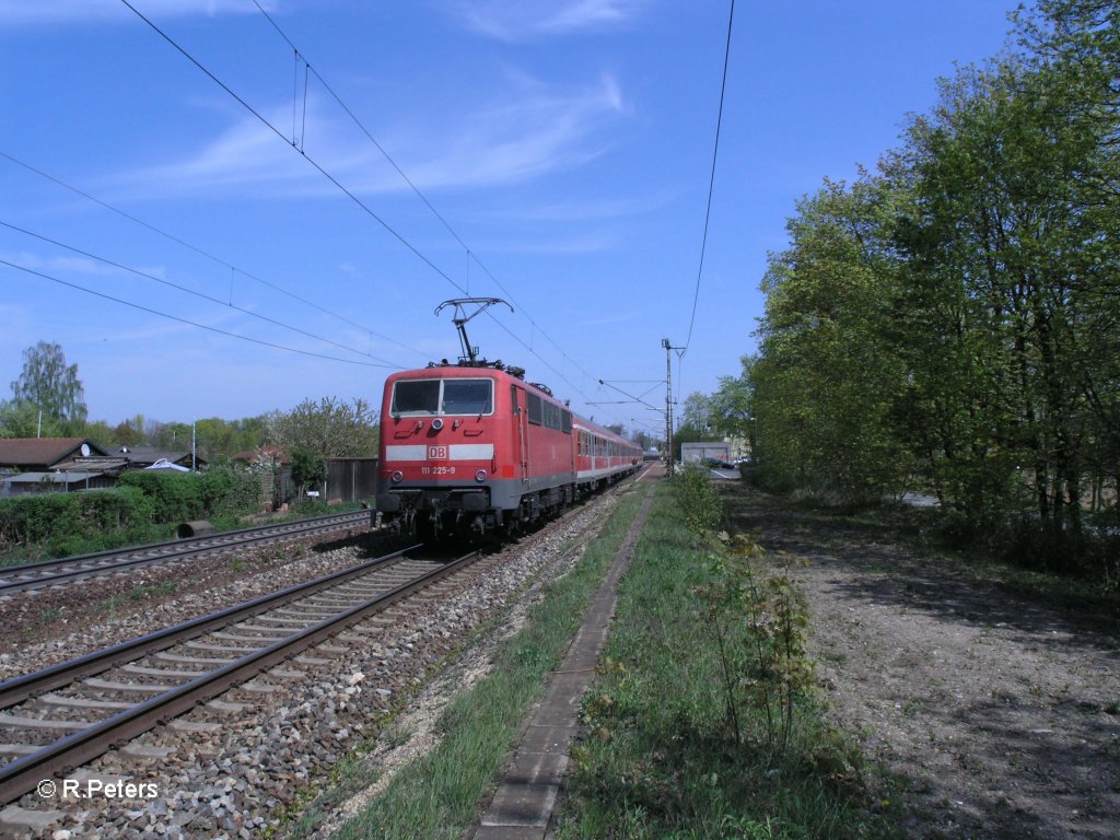 111 225-9 erreicht Regensburg Prfering als RB32115 nach Plattling. 29.04.10