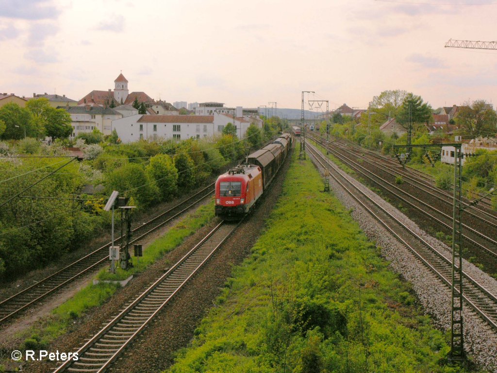 1116 016-5 durchfhrt regensburg mit ein kurzen gedeckten Gterzug. 03.05.08