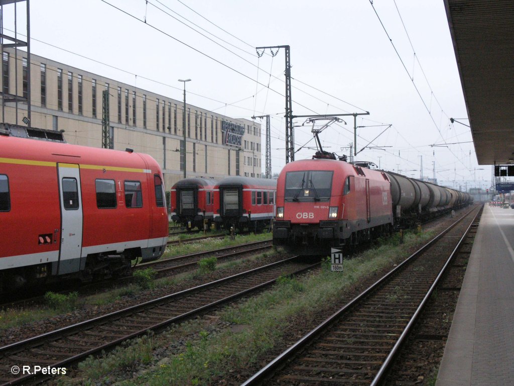 1116 021-5 zieht ein Kesselzug durch Regensburg HBF. 01.05.09