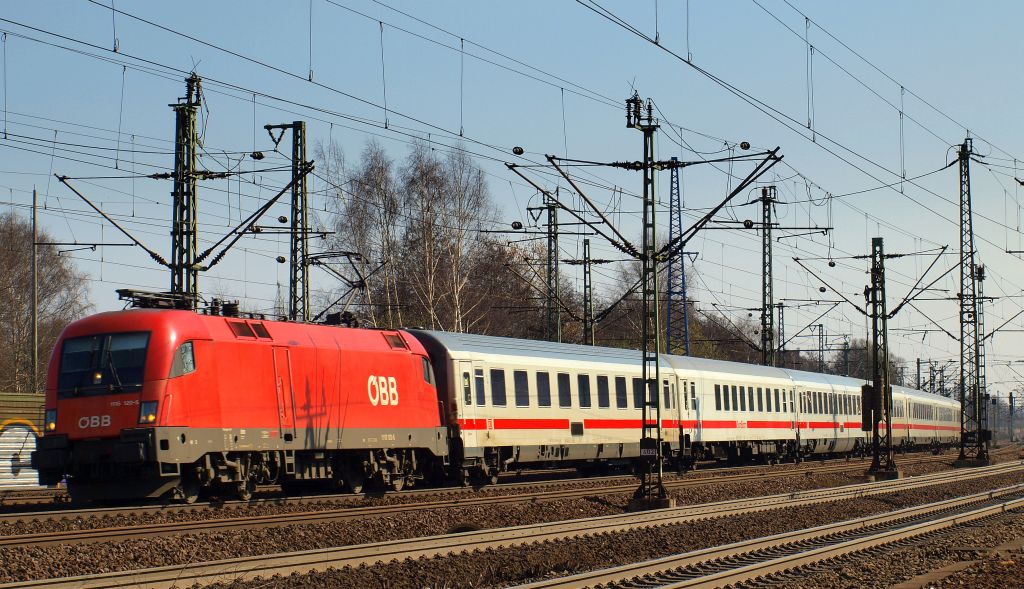 1116 120-5 kam mit dem IC 2190 von Frankfurt in den Bahnhof Harburg gefahren.