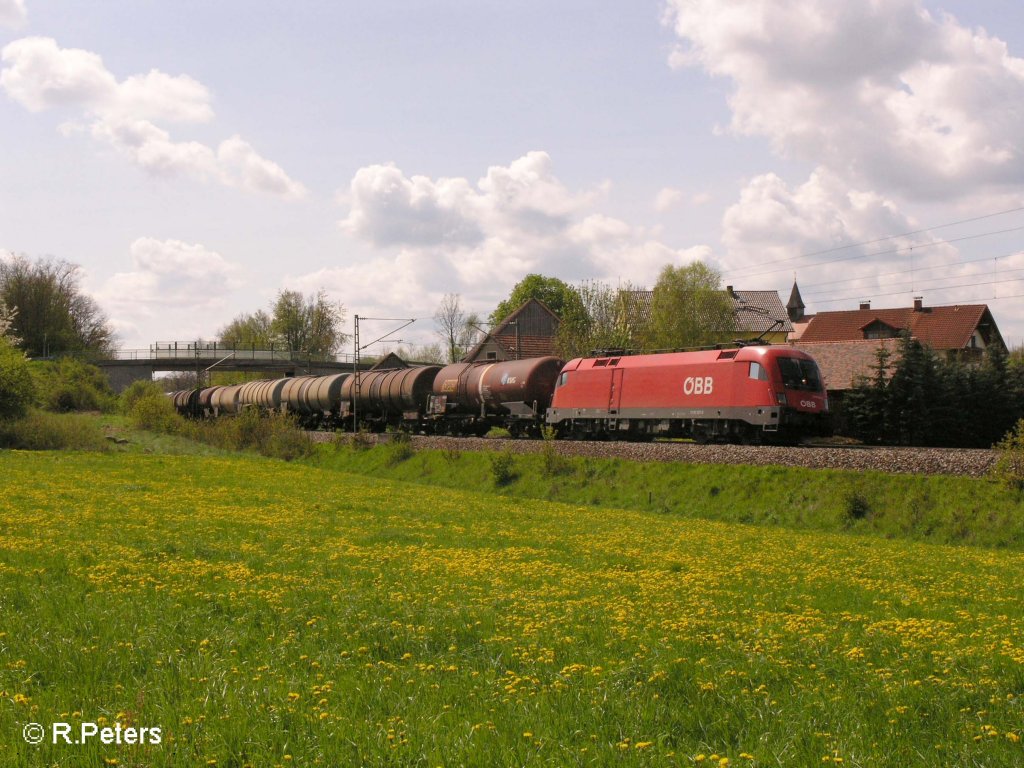 1116 127-0 zieht ein gemischten Gterzug bei Edlhausen. 03.05.08