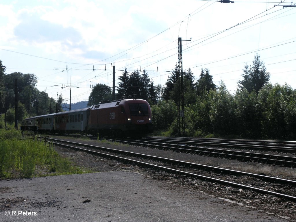 1116 170-0 zieht den REX 3033 Attnang Puchheim durch Hellwang-Elixhausen. 13.06.09
