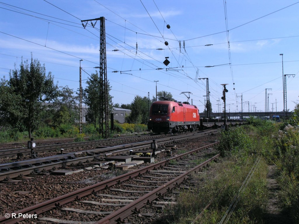 1116 179-1 zieht bei Regensburg Ost ein Stahlzug. 09.09.09