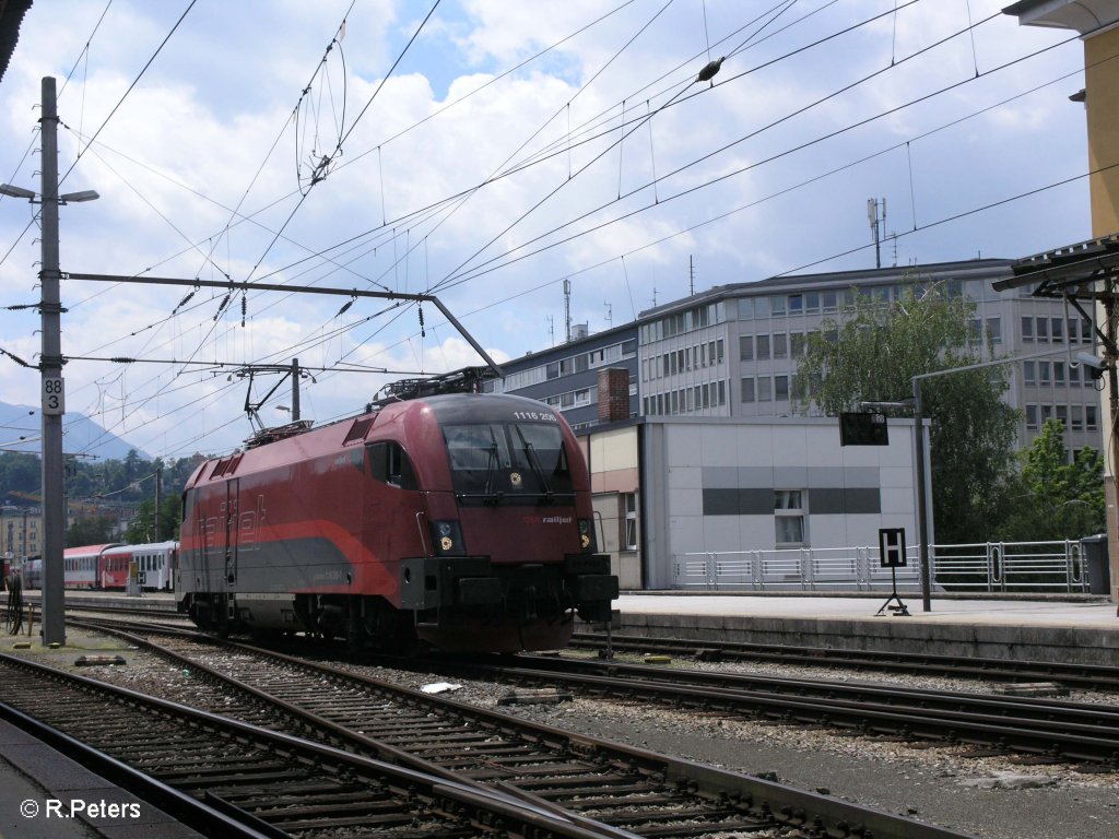 1116 206-2 setzt in Salzburg HBF um. 13.06.09