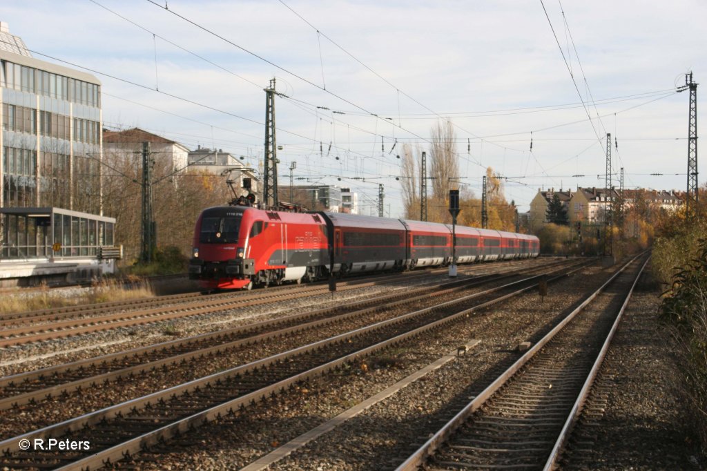 1116 216-1 zieht den RJ60 Budapest - Mnchen am Heimeranplatz vorbei. 04.11.10