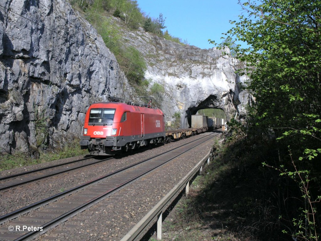 1116 232-8 zieht den Wenzel durchs Felsentor. 29.04.10