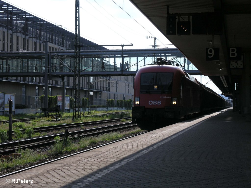 1116 248-4 durchfhrt Regensburg HBF mit ein gedeckten Gterzug. 09.05.09