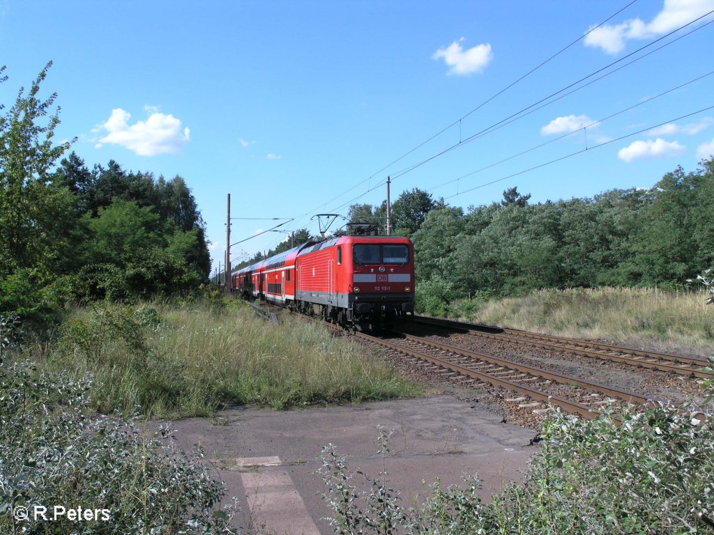 112 115-1 zieht beim ex HP Vogelsang den RE1 Eisenhttenstadt und erreicht gleich ihr Ziel. 13.08.08