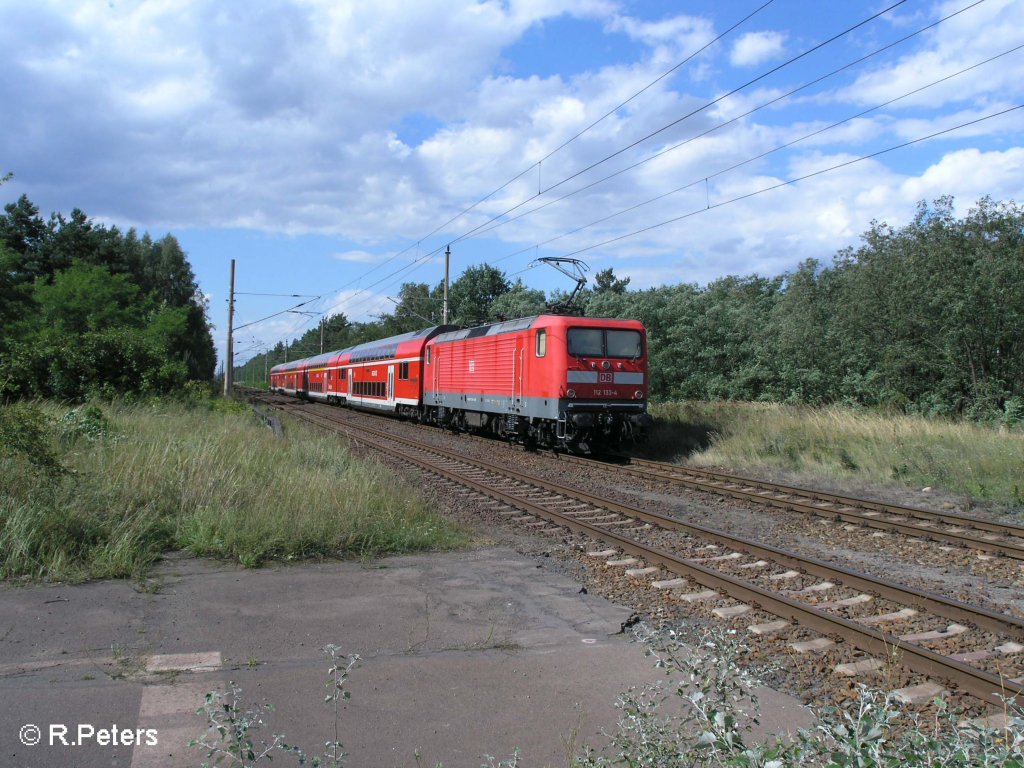 112 133-4 schiebt beim ex HP Vogelsang den RE1 Magdeburg HBF. 13.08.08