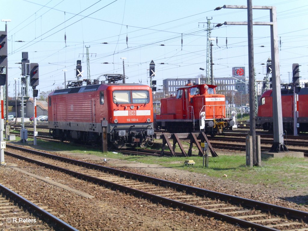 112 133-4 stand mit 362 780-9 in Cottbus abgestellt. 17.04.10