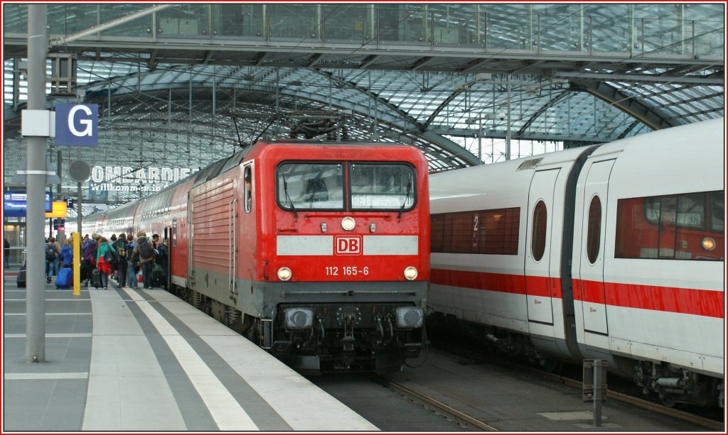 112 165-6 mit RE 1 nach Eisenhttenstadt in Berlin Hbf am 13. Sept. 2010.