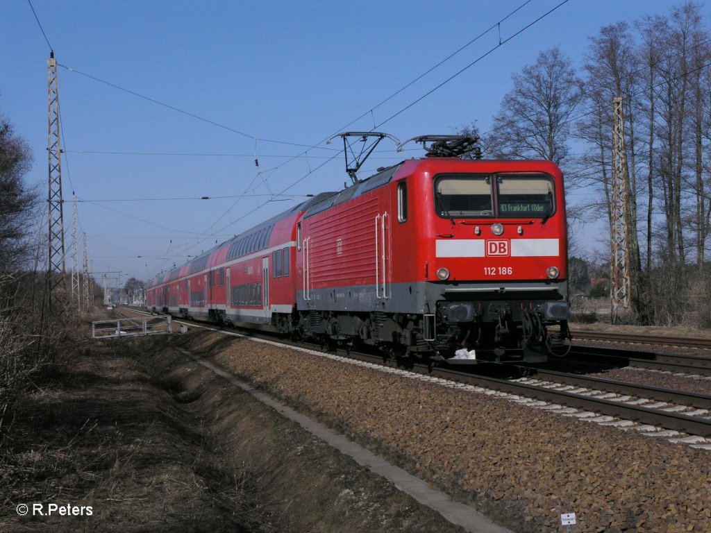 112 186 zieht den RE 18171 Frankfurt/Oder 08.03.11