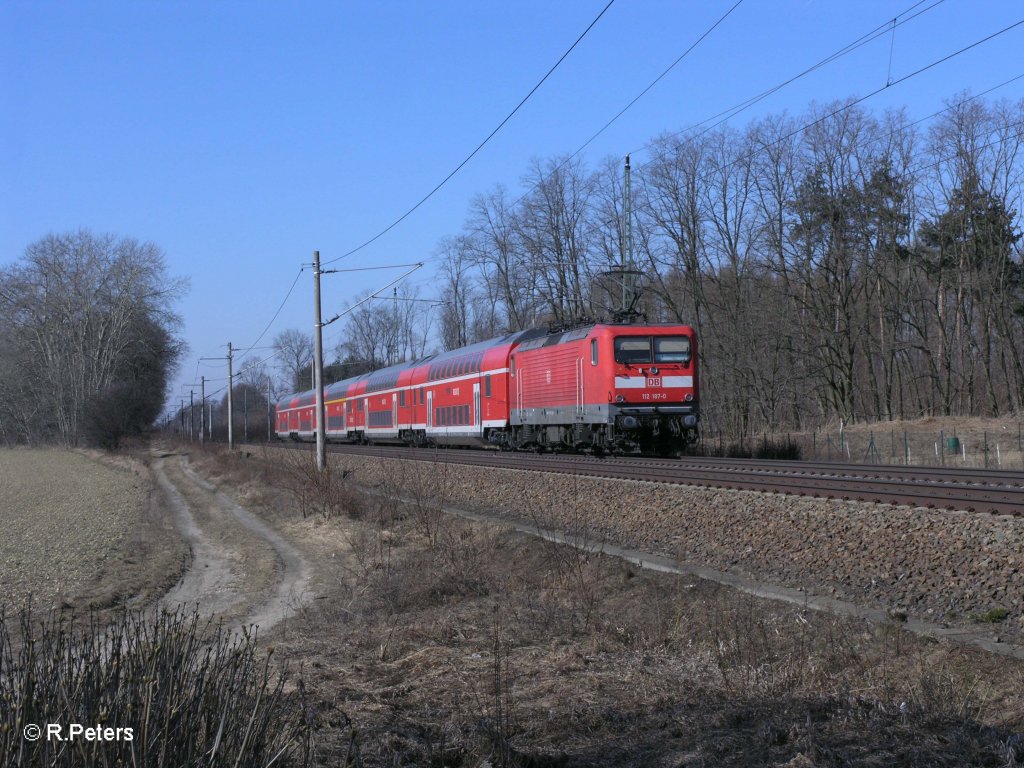 112 187-0 schiebt den RE 18122 Magdeburg HBF bei Jacobsdorf(Mark).08.03.11