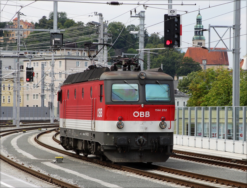 1144 252 am 08.08.2012 beim Rangieren im Salzburger Hbf