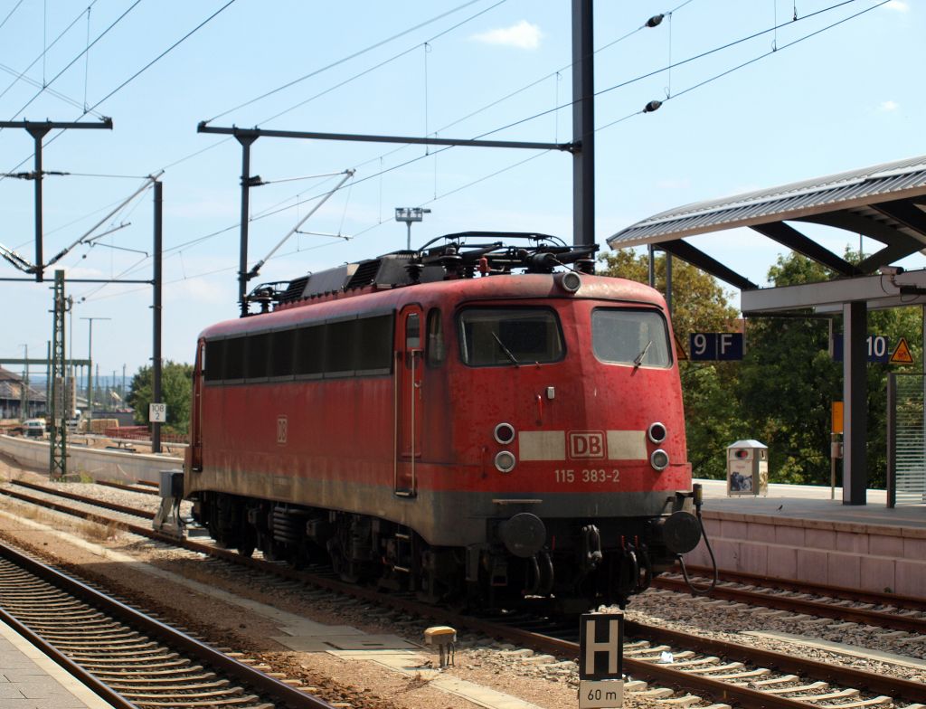 115 383-2 war am 3.8.11 im Erfurter Hauptbahnhof abgestellt und wartete auf die nchste Aufgabe.