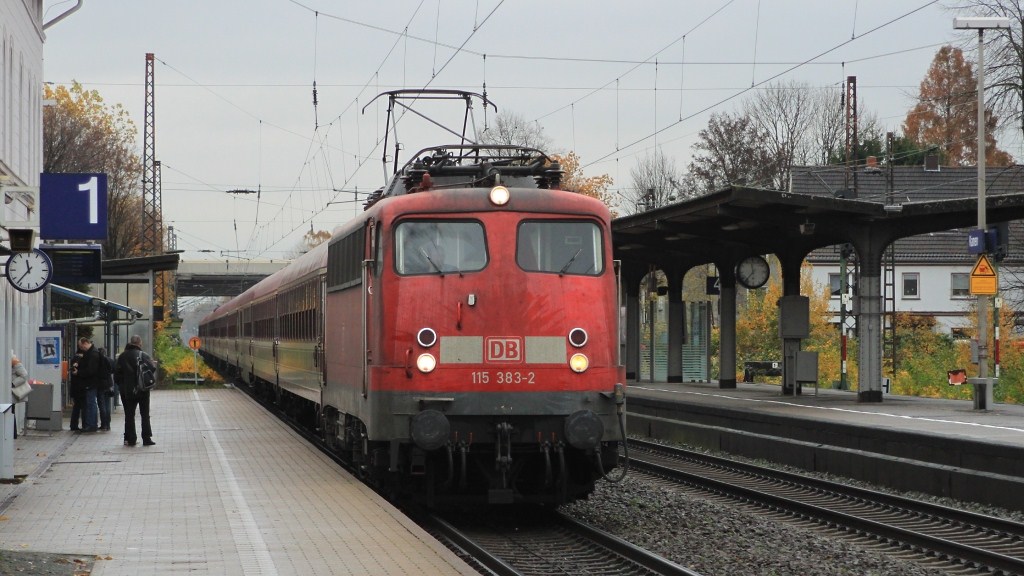 115 383 mit D 2700 von Mnster nach Bad Hnningen am 06.11.10 in Kamen. Und schon hatte es sich gelohnt bei diesem Wetter vor die Tr zu gehn :D