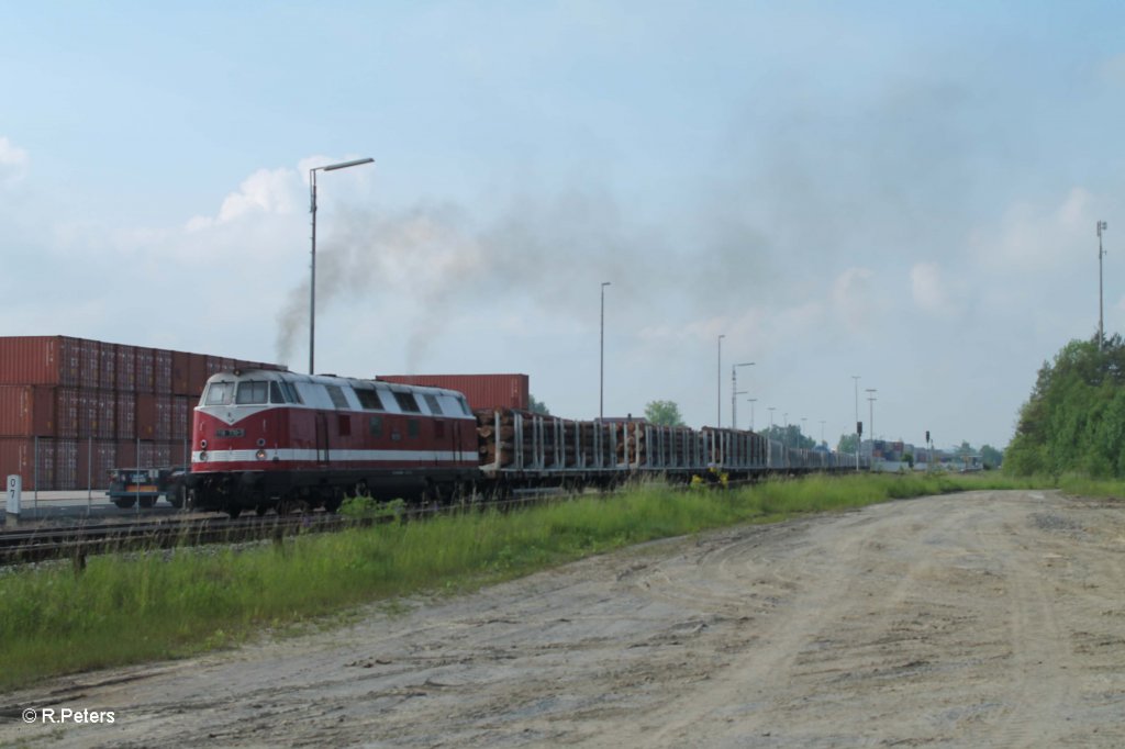 118 770-7 lsst den Motor aufjaulen udn zzieht den Zug noch einmal ein Stck raus.