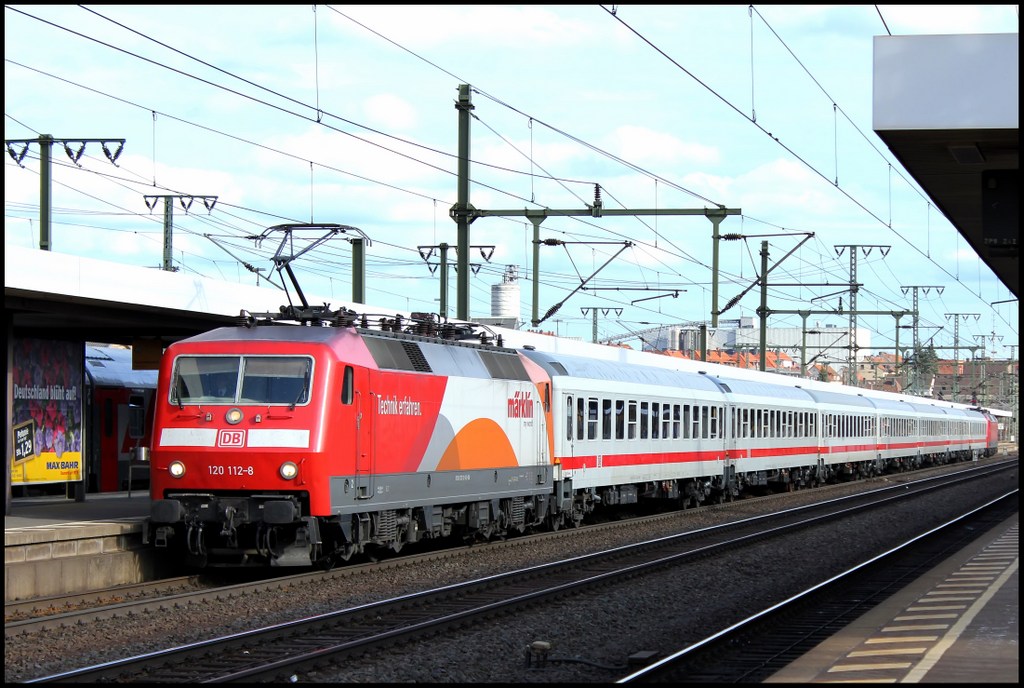 120 112  Mrklin My World  mit IC 2204 nach Bebra am 17.04.13 in Fulda. Am Zugschluss schiebt 120 122