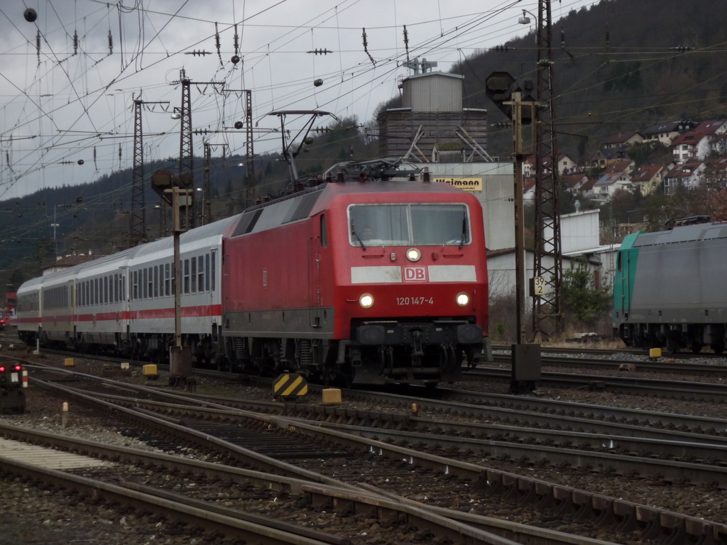 120 147 mit IC Rottalerland am 15.01.11 in Gemnden