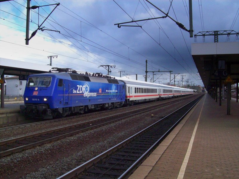 120 151-6 mit Ersatz IC nach Berlin am 18.10.09 in Fulda