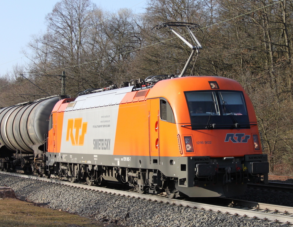 1216 902-7 mit Kesselwagen am 08.03.11 in Vollmerz

