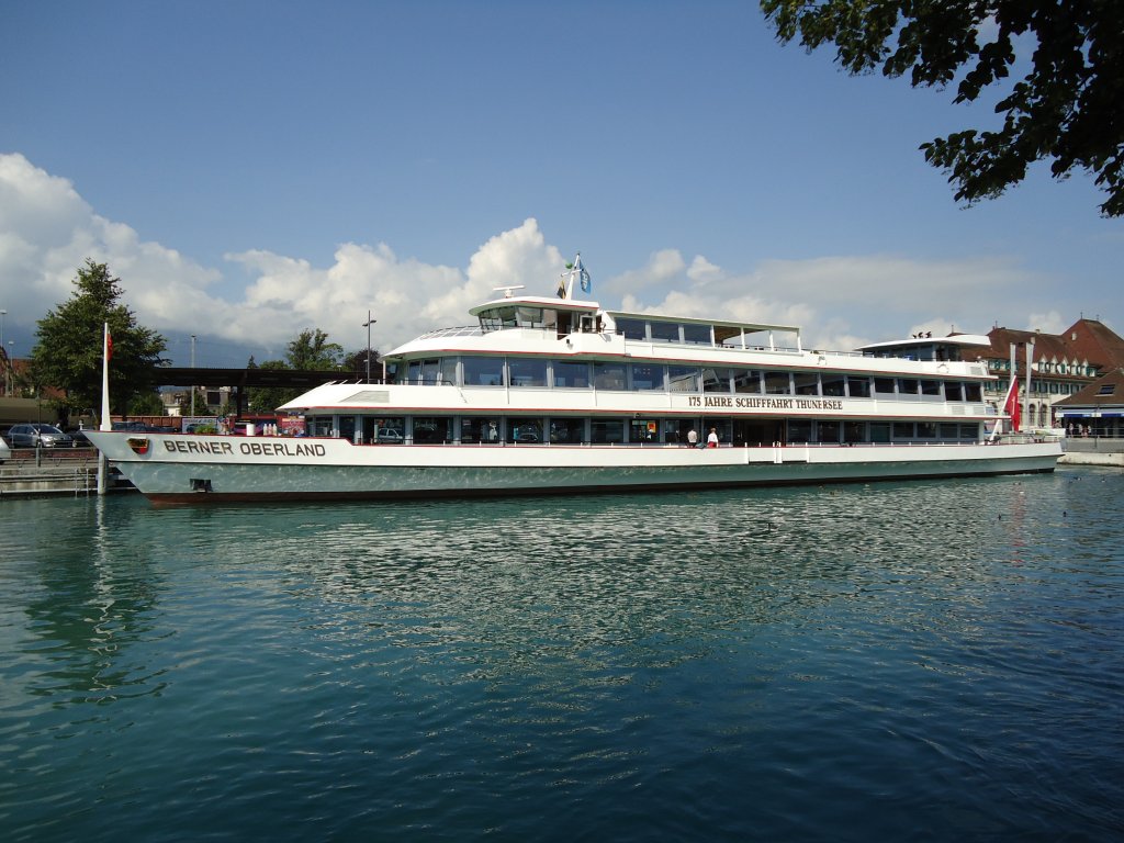 (127'631) - Motorschiff Berner Oberland am 5. Juli 2010 an der Schiffl�ndte Thun