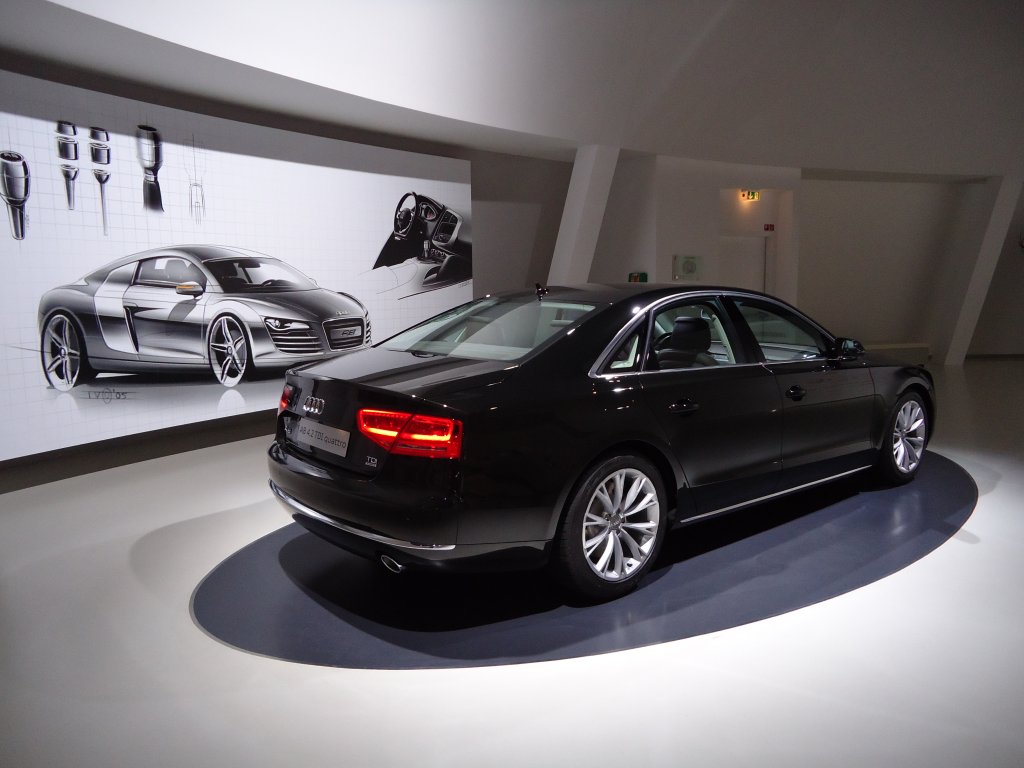 (127'817) - Audi A 8 am 9. Juli 2010 in Wolfsburg/Deutschland