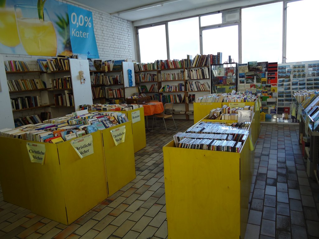 (128'006) - Die B�cherabteilung im BrockiShop am 20. Juli 2010