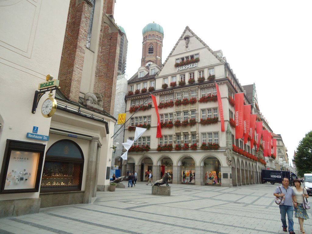 (128'594) - Blumenbeschm�cktes Haus in M�nchen am 11. August 2010