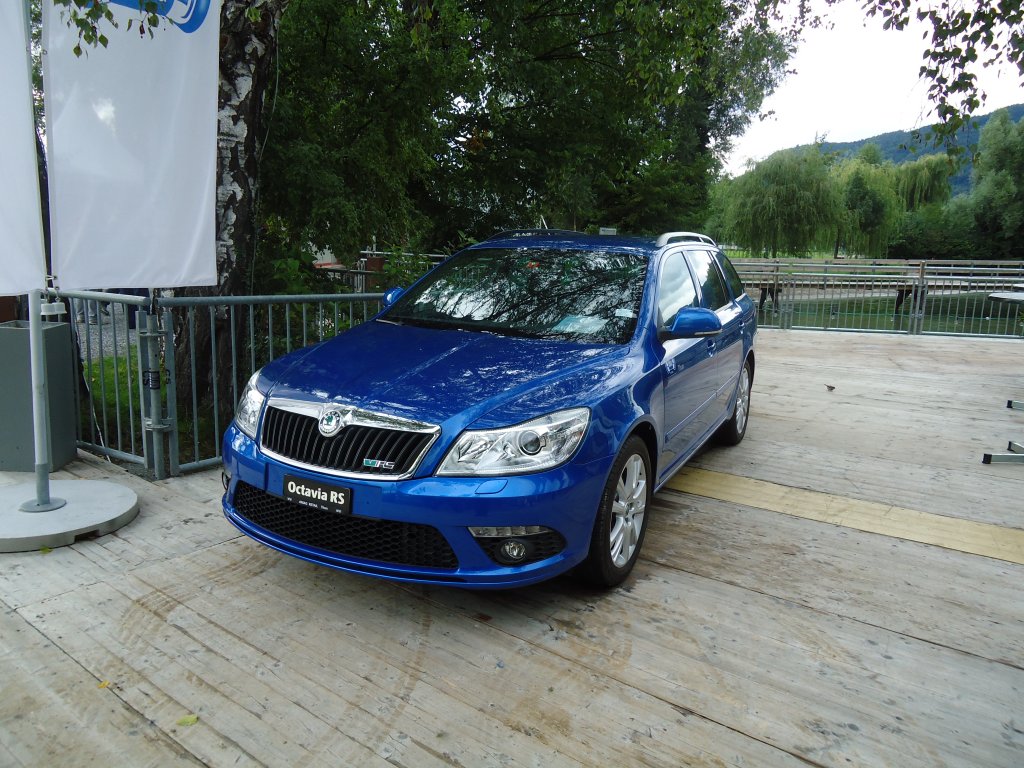 (128'691) - Skoda Octavia am 12. August 2010 in Thun, Thuner Seeb�hne