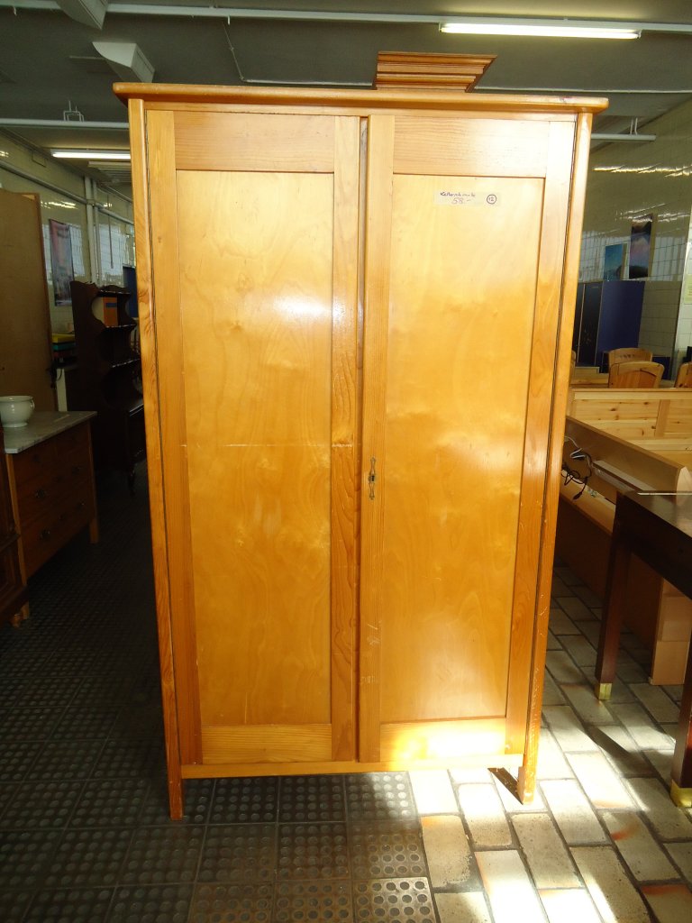 (129'689) - Kellerschrank 2-t�rig im BrockiShop am 14. September 2010