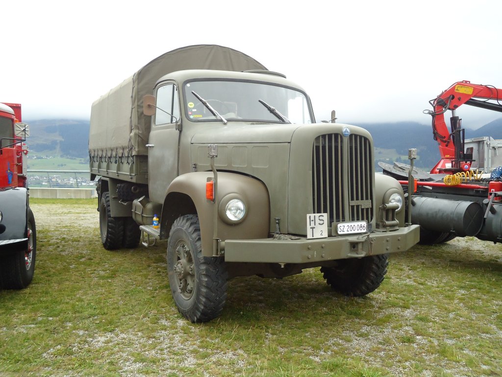 (130'027) - Saurer-Lastwagen - SZ 200'086 - am 18. September 2010 in Breil, Milit�ranlage
