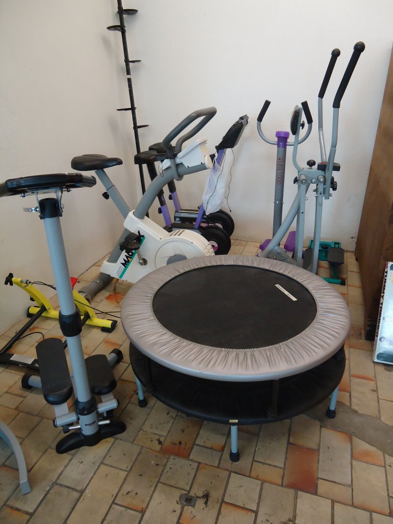 (130'111) - Fitnessger�te im BrockiShop am 28. September 2010