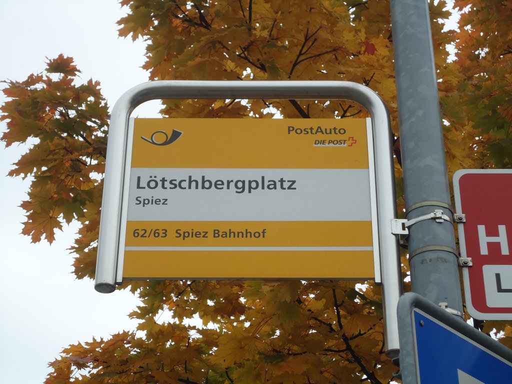 (130'307) - PostAuto-Haltestelle - Spiez, L�tschbergplatz - am 11. Oktober 2010