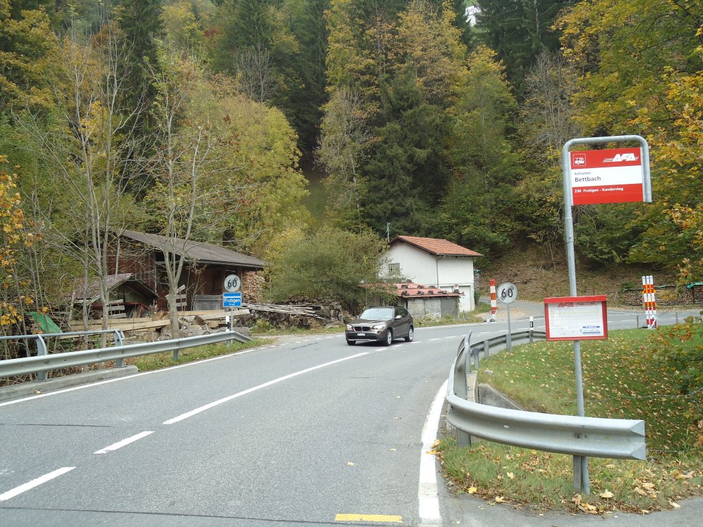 (130'351) - Im Frutigspissen Ladholz: AFA-Haltestelle Bettbach; bereits auf Rinderwaldner Boden am 11. Oktober 2010 in Achseten 