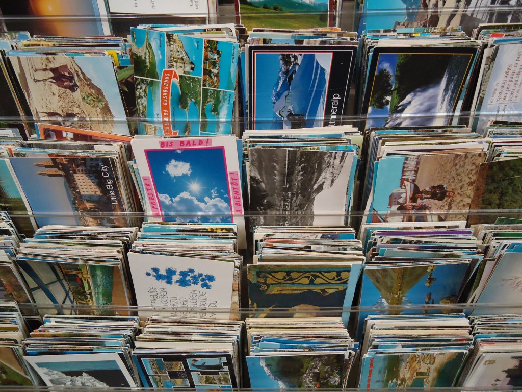 (131'192) - Postkartenst�nder im BrockiShop am 1. Dezember 2010