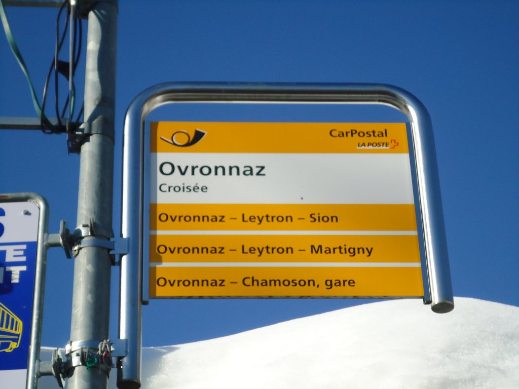 (131'947) - PostAuto-Haltestlle - Ovronnaz, Crois�e - am 2. Januar 2011