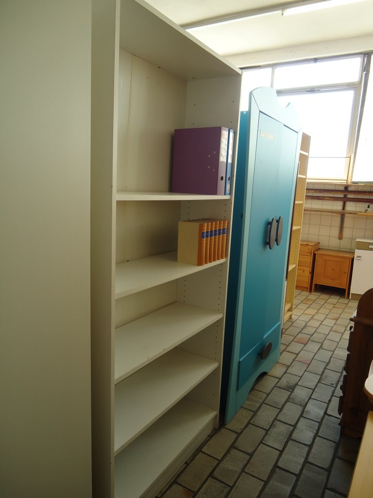(132'598) - B�chergestell im BrockiShop am 9. Februar 2011
