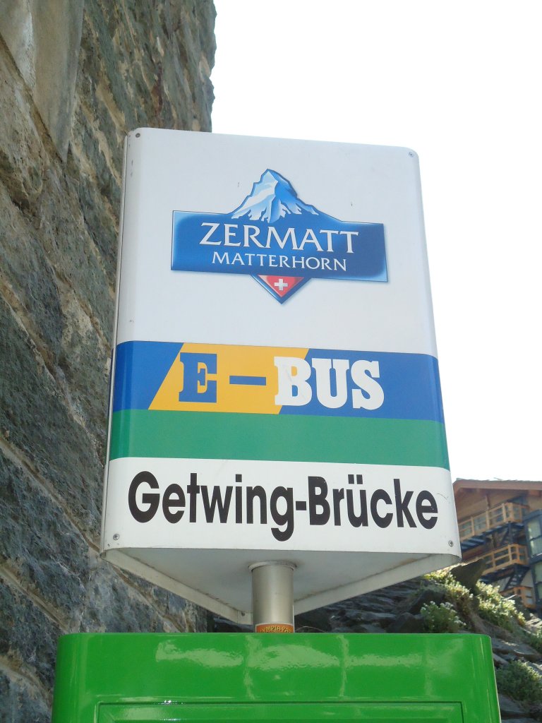 (133'366) - E-Bus-Haltestelle - Zermatt, Getwing-Br�cke - am 22. April 2011