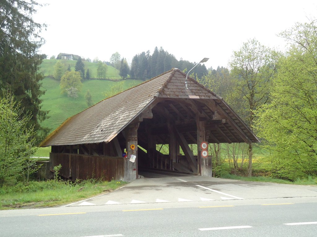 (133'401) - Holzbr�cke in Trubschachen am 24. April 2011