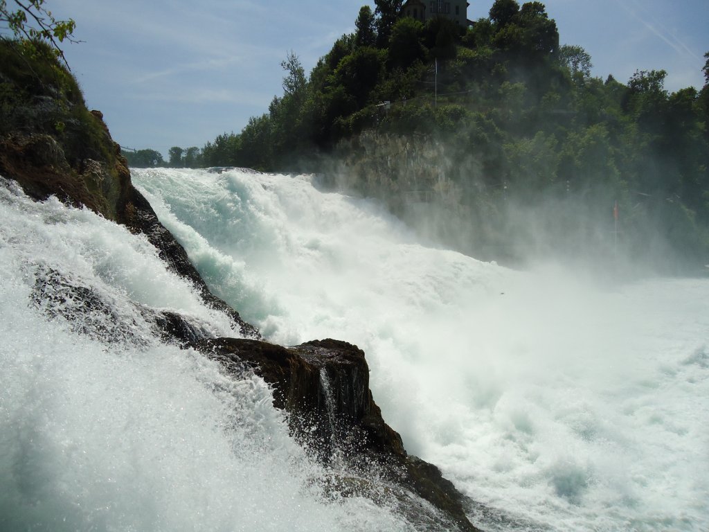 (133'778) - Der Rheinfall hautnah am 23. Mai 2011 bei Neuhausen