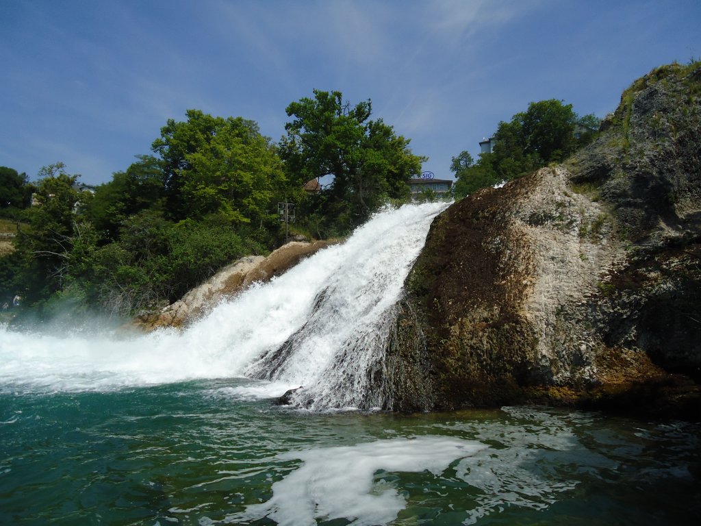 (133'790) - Der Rheinfall hautnah am 23. Mai 2011 bei Neuhausen